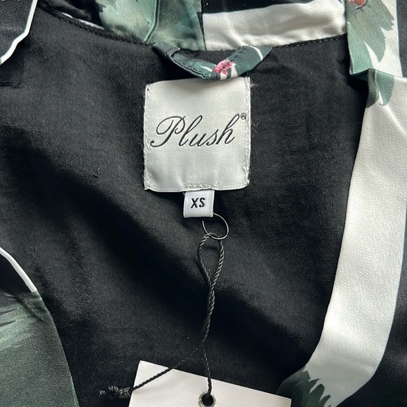 🆕 Plush Revolve Robe Women’s Black White Stripe Jungle Print Tropical XS - Picture 5 of 12